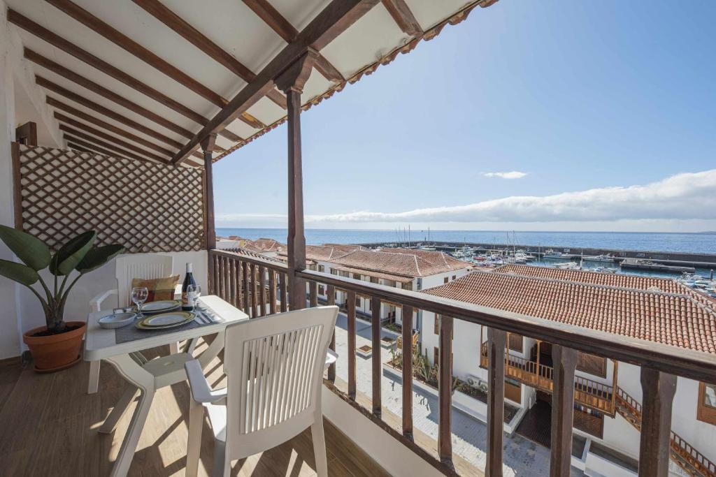 A balcony or terrace at Ático Los Gigantes VistasWIFI 600 Mbps Playa