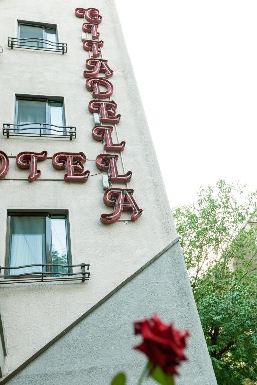 Budova, kde se hotel nachází