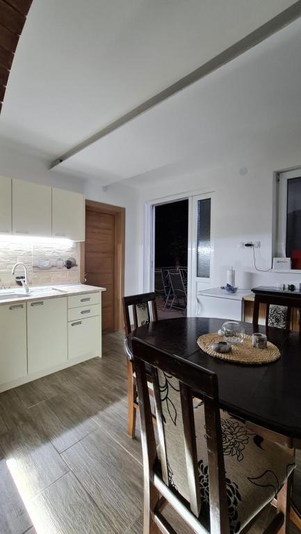Kuchyň nebo kuchyňský kout v ubytování Lux Star-vila za odmor