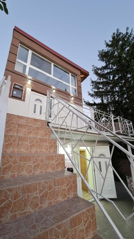 Budova, kde se prázdninový dům nachází