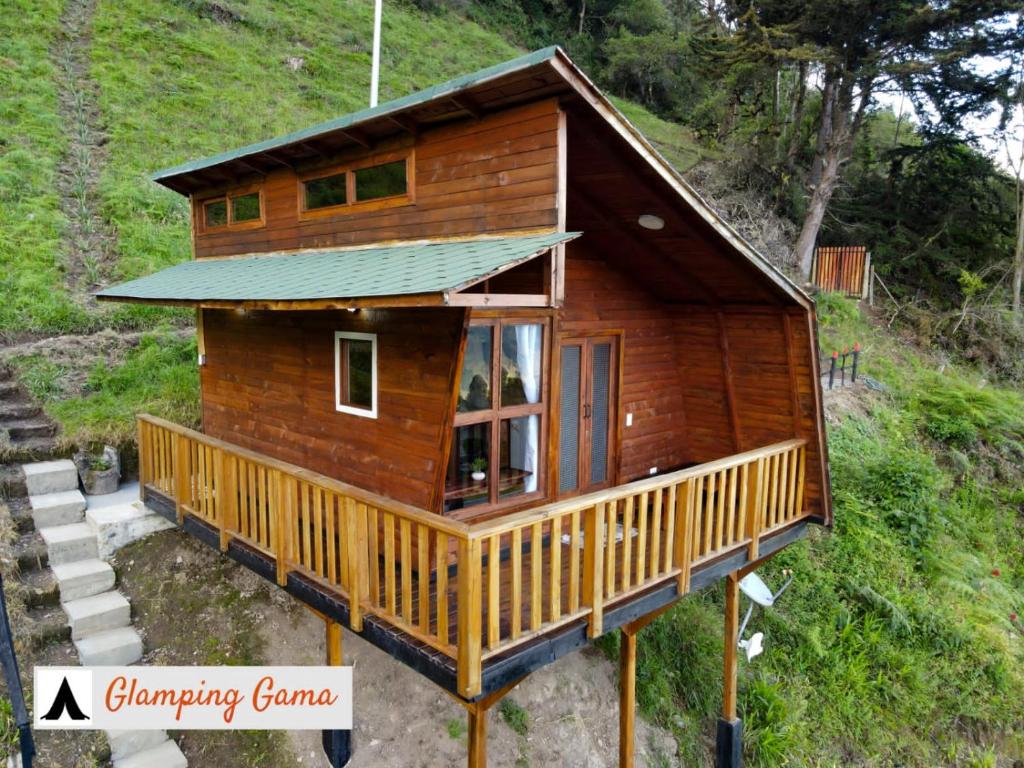 a tiny house on a hill with a porch at Glamping la Kumbre - Gama in Gama