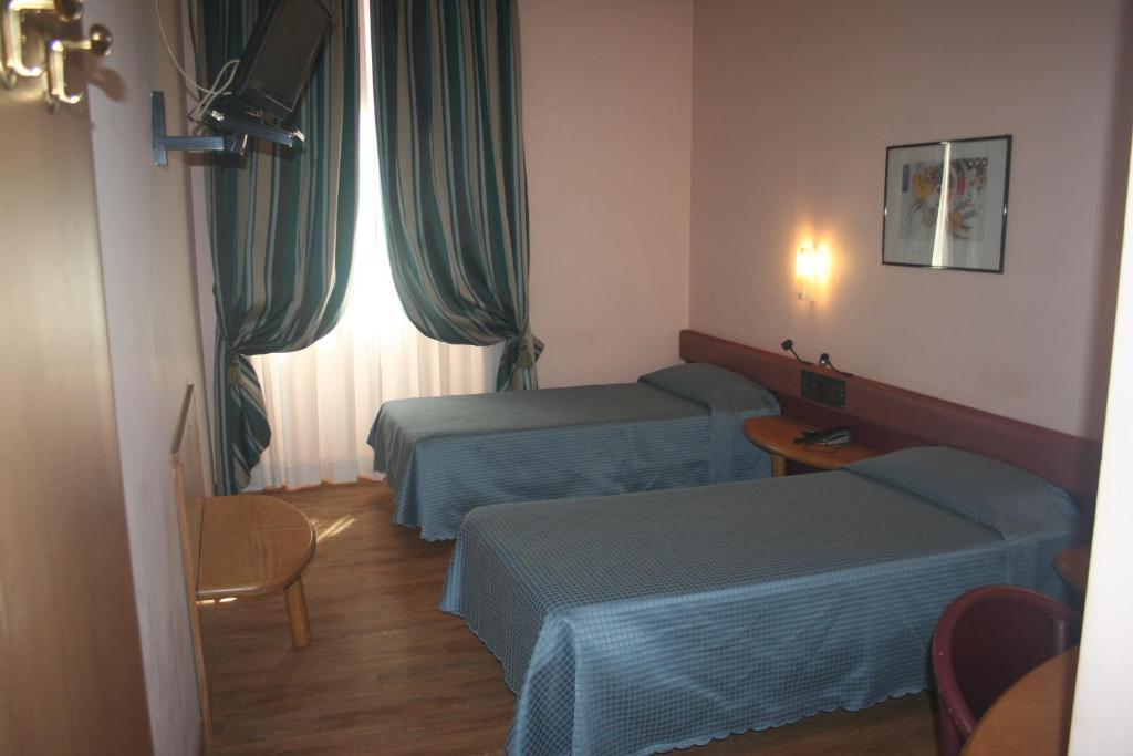 Postel nebo postele na pokoji v ubytování Albert Hotel