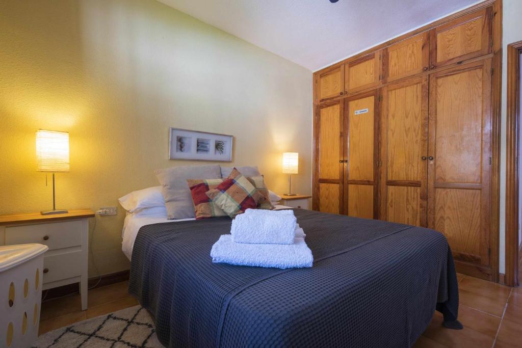 A bed or beds in a room at Ático Los Gigantes VistasWIFI 600 Mbps Playa