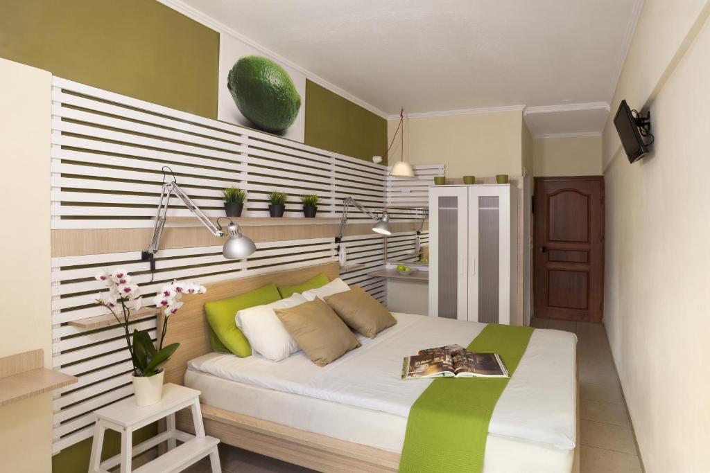 Postel nebo postele na pokoji v ubytování Svea Hotel