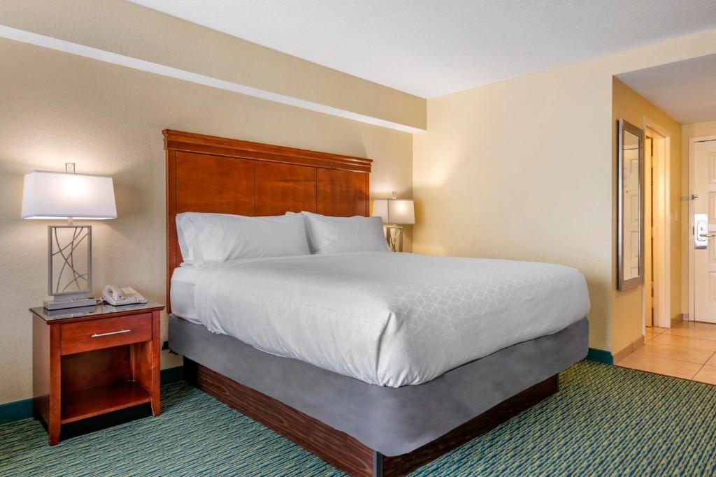 Holiday Inn Resort Orlando - Lake Buena Vista by IHG photo