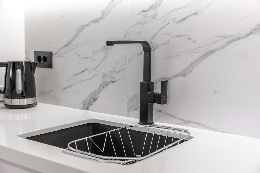 Almy Luxury Apartments - 5