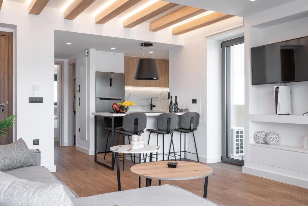 Almy Luxury Apartments - 12