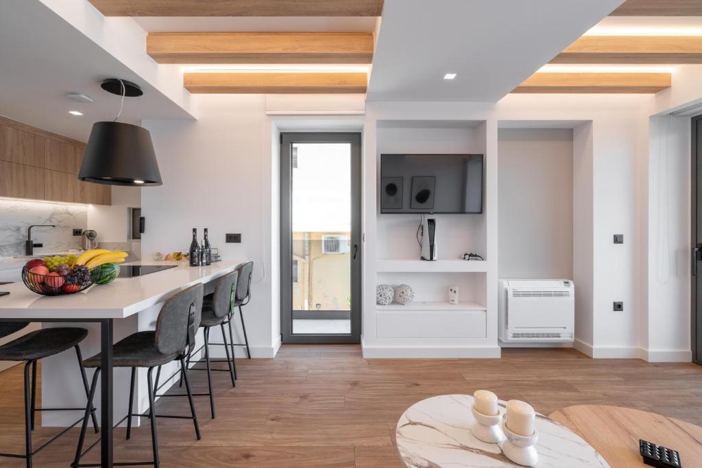 Almy Luxury Apartments - 14