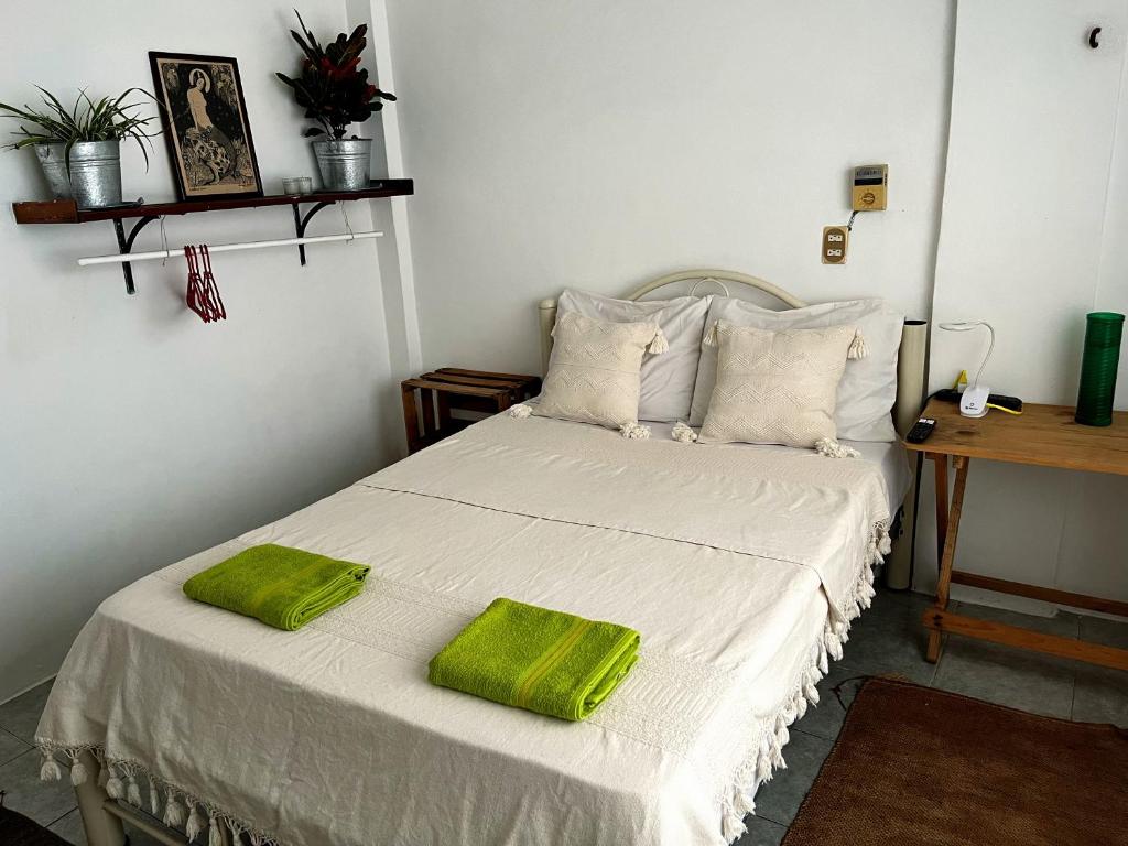 HomeStay Pochutla- Double Bed With Shared Bathroom in Private Home. Excellent Location, Wifi