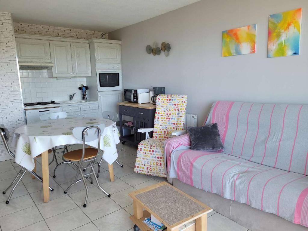 Fotografia z galérie ubytovania Appartement lumineux avec balcon, vue mer et dunes, parking privé, proche club nautique - FR-1-672-5 v destinácii Merlimont