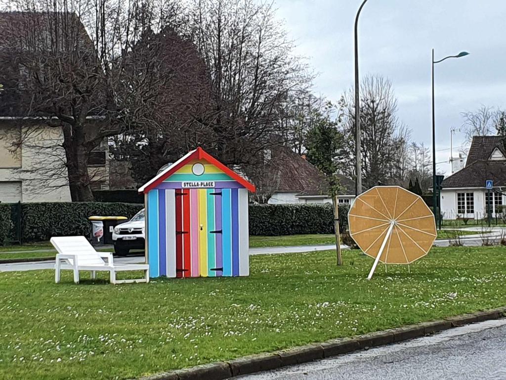Maison familiale spacieuse avec jardin, terrasse ensoleillée et parking à Cucq - FR-1-672-18