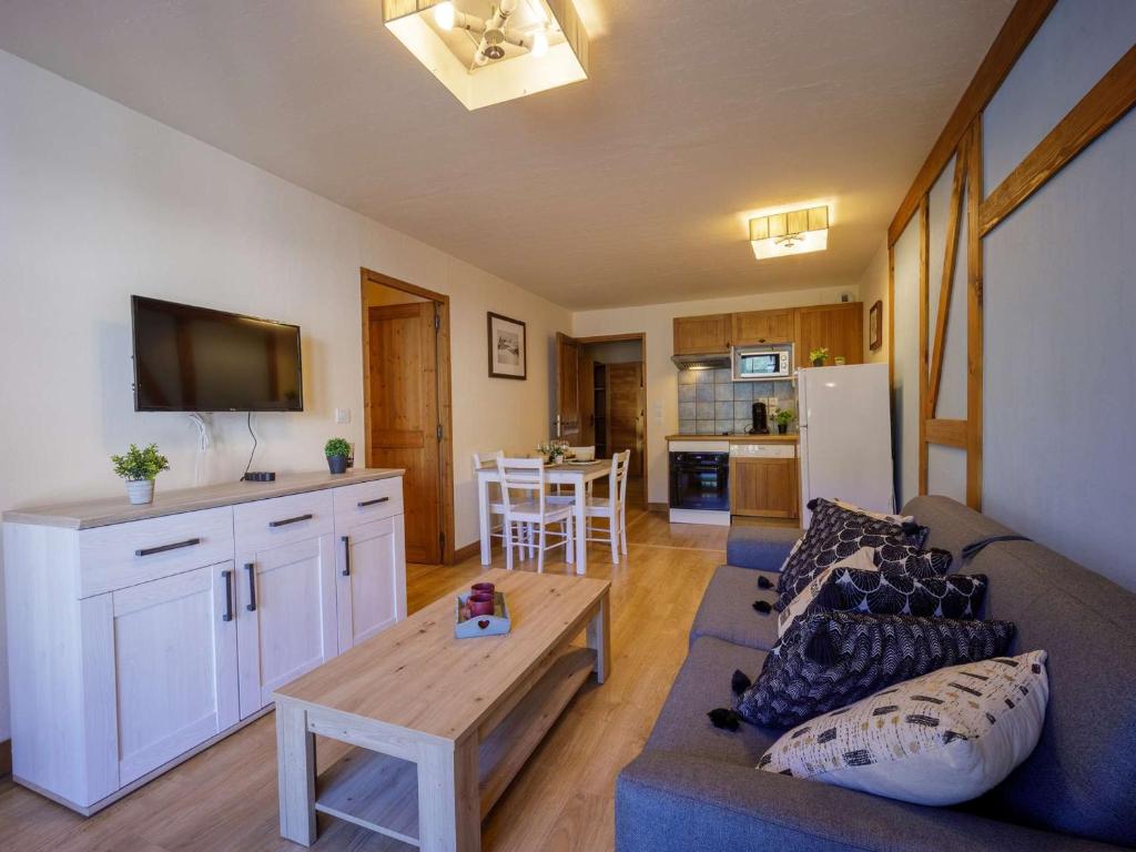 Een zitgedeelte bij Appartement Saint-Lary-Soulan, 2 pièces, 6 personnes - FR-1-296-421