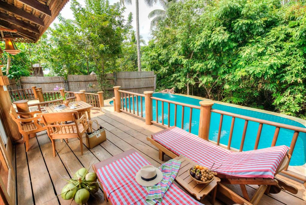 Ein Balkon oder eine Terrasse in der Unterkunft Santhiya Koh Phangan Resort and Spa