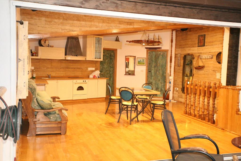 Kuchyňa alebo kuchynka v ubytovaní Antique