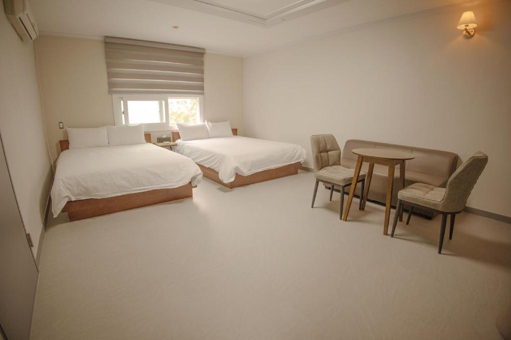 Posteľ alebo postele v izbe v ubytovaní Trevi Hotel