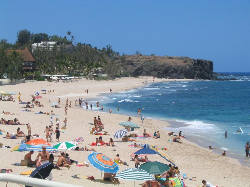 Photo de la galerie de l'établissement Appartement 'Kribi' proche plage de Boucan Canot, à Saint-Gilles les Bains
