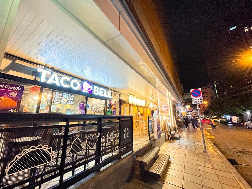 Aira Hotel Bangkok Sukhumvit 11 - Resim 35