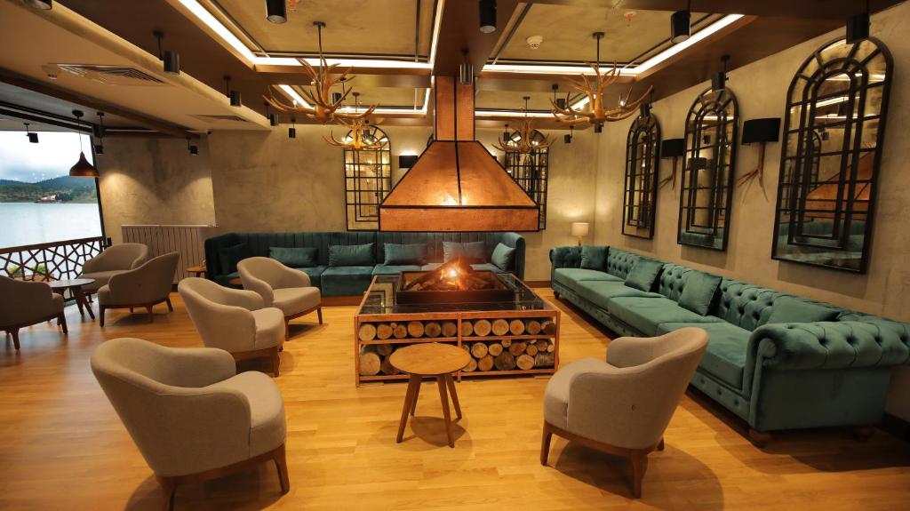 A seating area at Abant Kosk Oteli