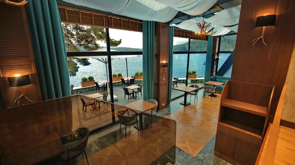 A seating area at Abant Kosk Oteli