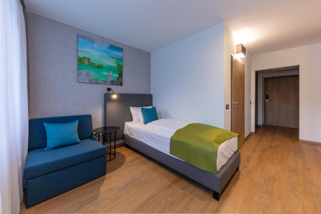Postel nebo postele na pokoji v ubytování Hotel OTP Balatonszemes