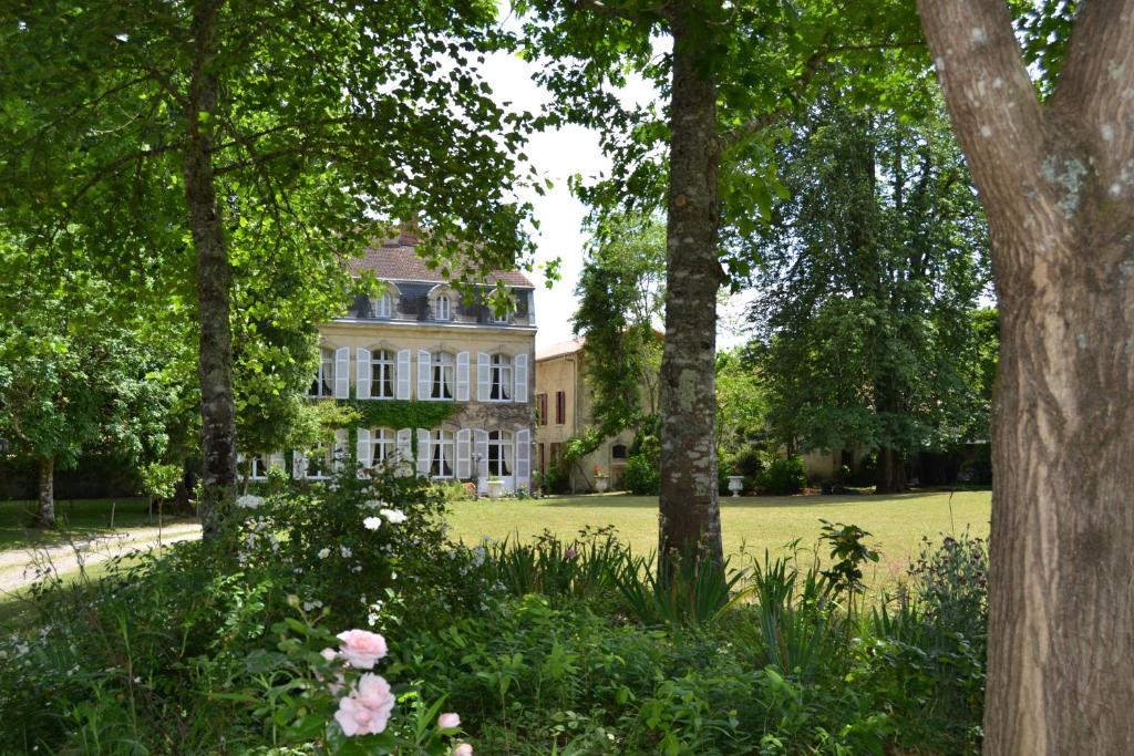 a house in the middle of a field with trees at Château St Justin in Saint-Justin