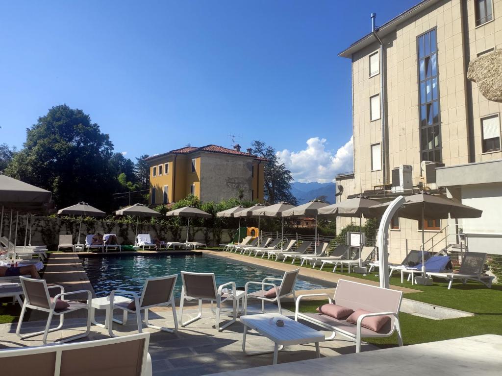 Bazén v ubytování Hotel La Fontana nebo v jeho okolí