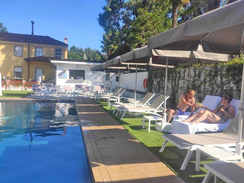 Bazén v ubytování Hotel La Fontana nebo v jeho okolí
