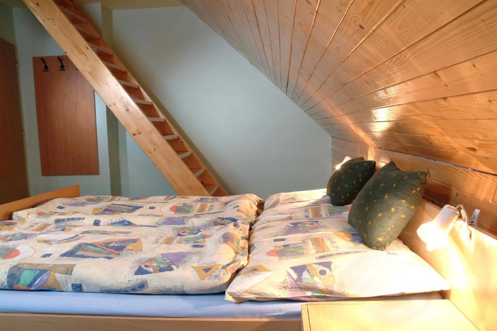 Postel nebo postele na pokoji v ubytování Chalupa LUKA Terchová