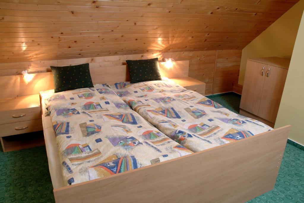 Postel nebo postele na pokoji v ubytování Chalupa LUKA Terchová