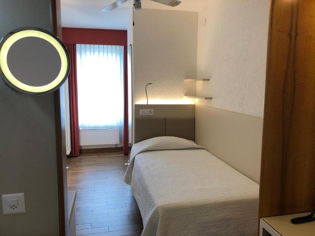 Postel nebo postele na pokoji v ubytování Hotel Campione