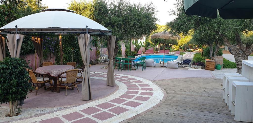 Bazén v ubytování Gouves Garden Hersonisos Heraklion nebo v jeho okolí