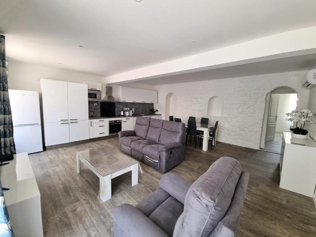 Kuchyňa alebo kuchynka v ubytovaní Bel appartement 2 chambres climatisé centre ville