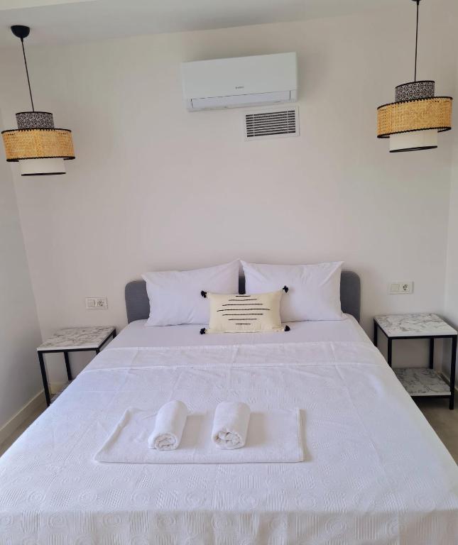 A bed or beds in a room at Ozilvillas