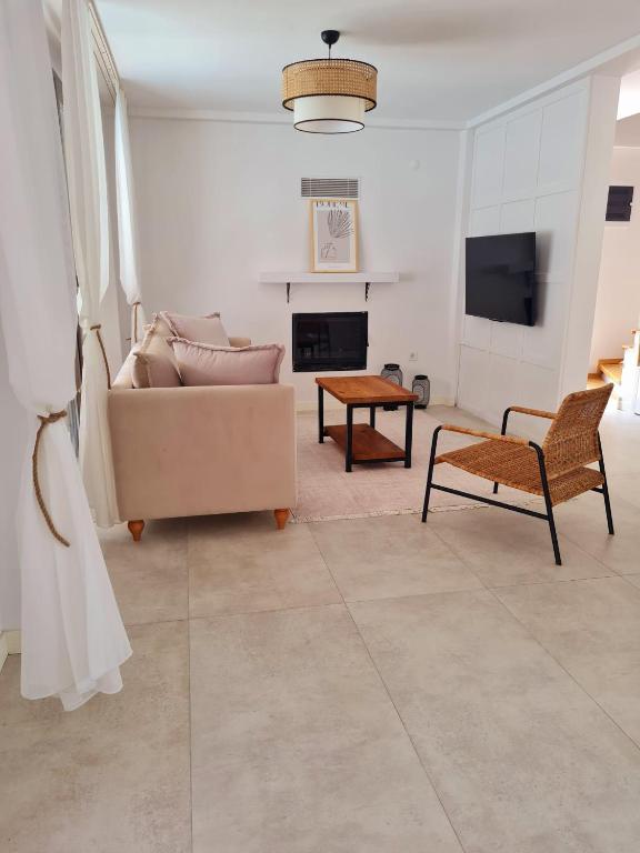 A television and/or entertainment centre at Ozilvillas