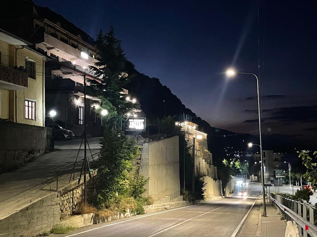 Nespecifikovaný výhled na hory nebo výhled na hory při pohledu z hotelu
