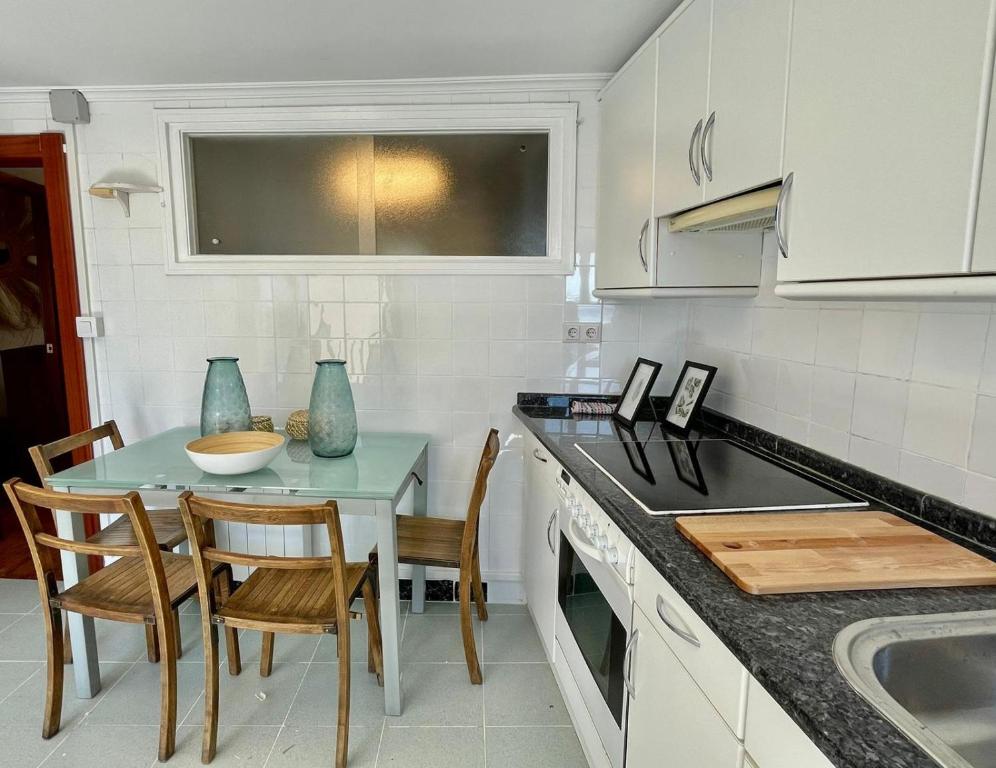 Kuchyňa alebo kuchynka v ubytovaní Precioso apartamento en el puerto de Elantxobe