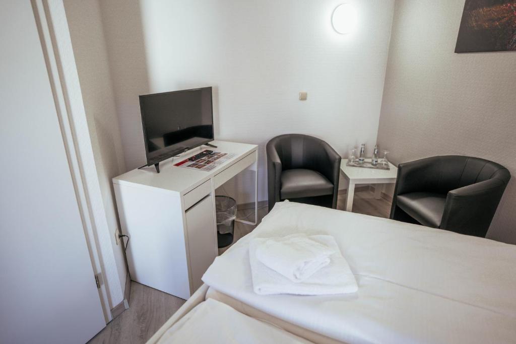 TV a/nebo společenská místnost v ubytování REGIOHOTEL Wolmirstedter Hof Wolmirstedt