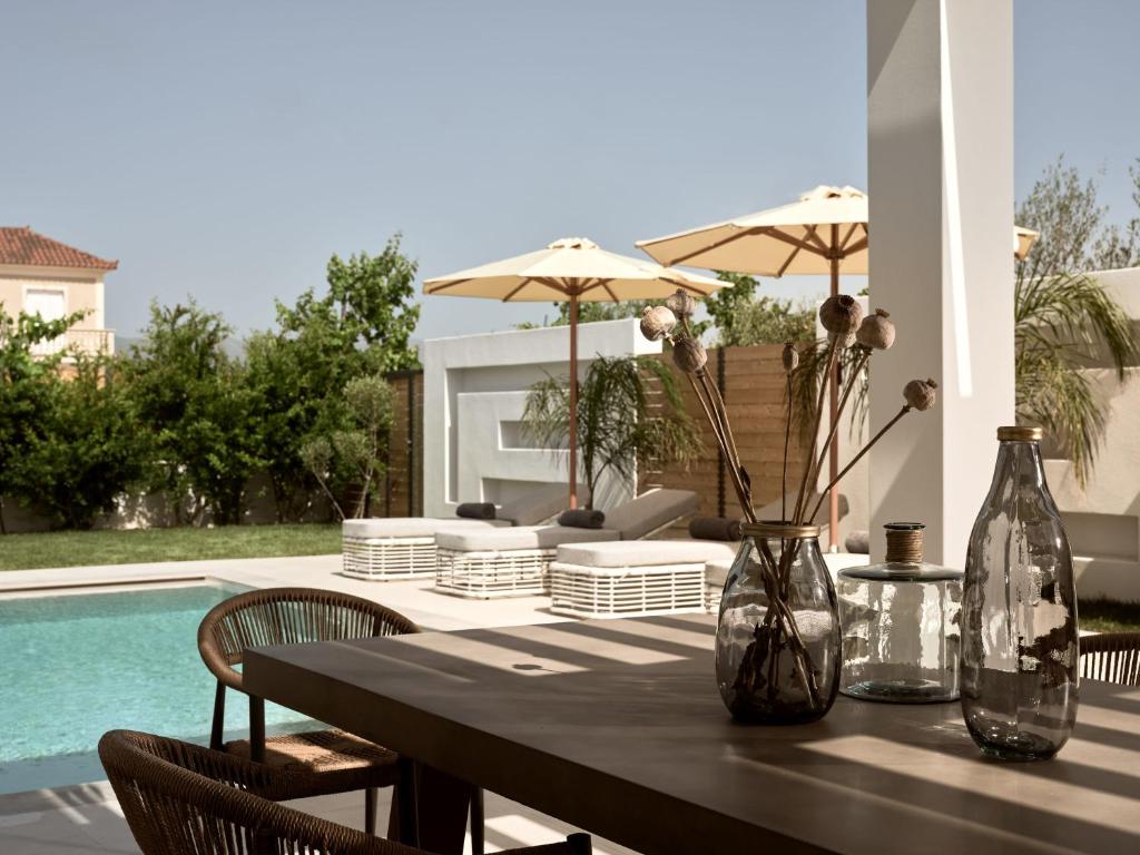 Basen w obiekcie Anthis Luxury Villas - A Haven of Serene Modern Elegance, by ZanteWize lub w pobliżu