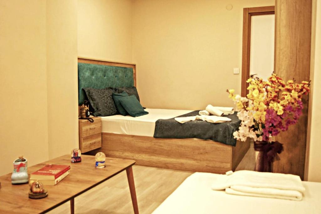 A bed or beds in a room at Destinia Pera