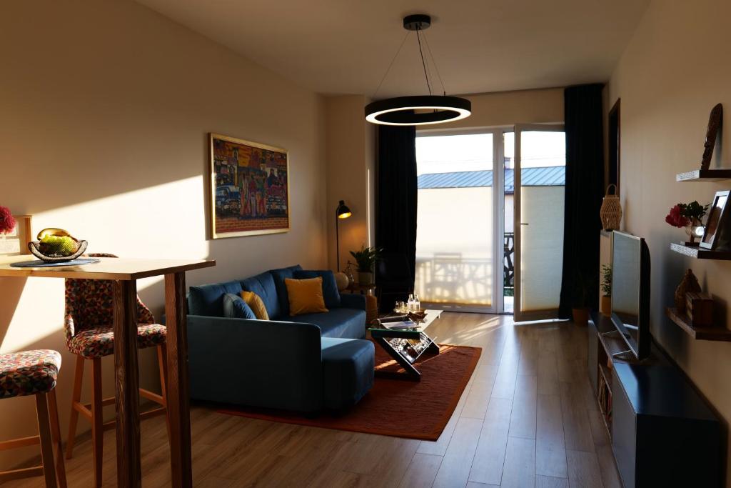 A seating area at Apartmán - modern home