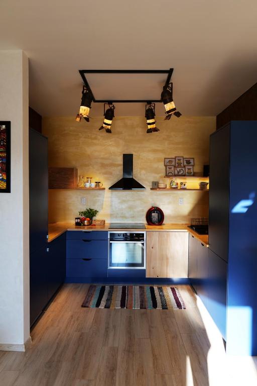 A kitchen or kitchenette at Apartmán - modern home