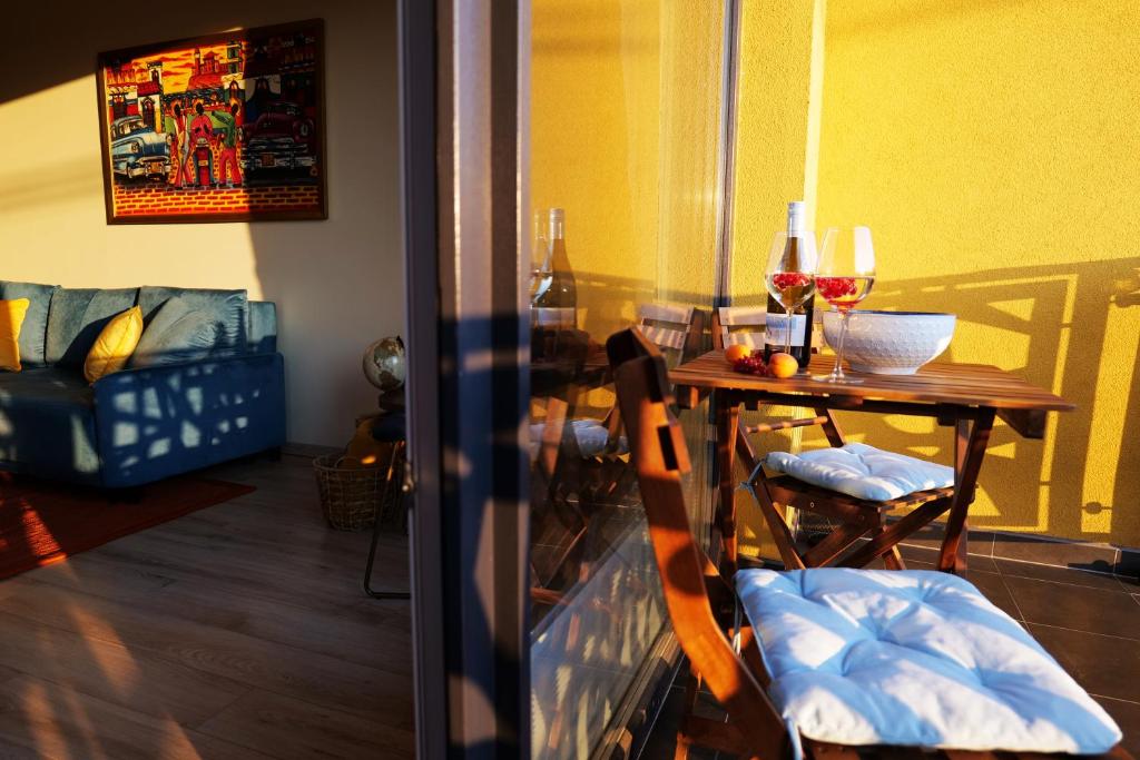 A seating area at Apartmán - modern home