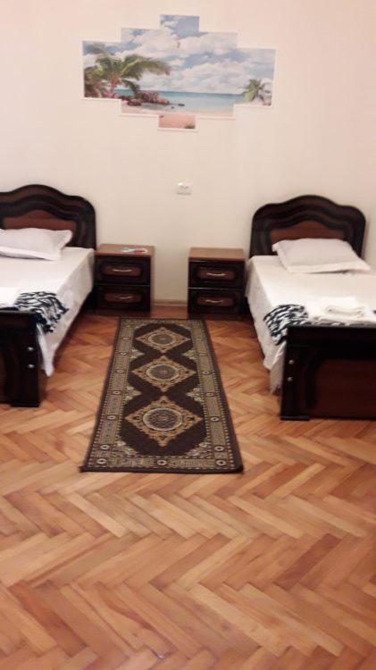 Postel nebo postele na pokoji v ubytování Gues House Aisi