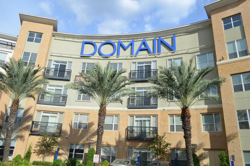 una representación de la parte delantera de un hotel domani en Domain at CityCentre, en Houston