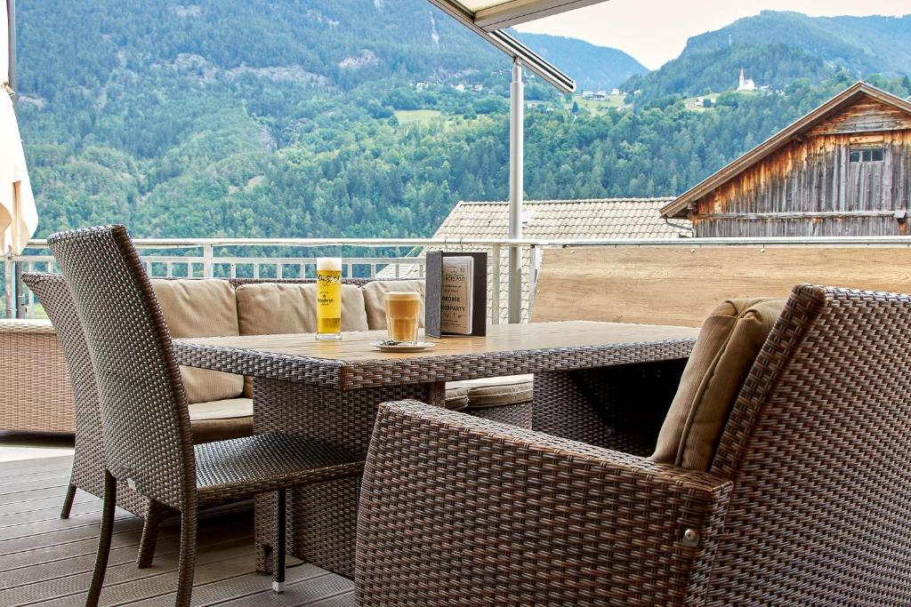 Nespecifikovaný výhled na hory nebo výhled na hory při pohledu z hotelu