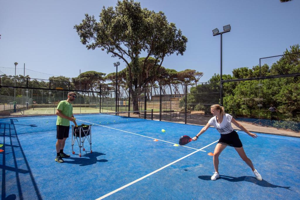 Tenis a/nebo squash v ubytování Parco Della Gallinara nebo okolí