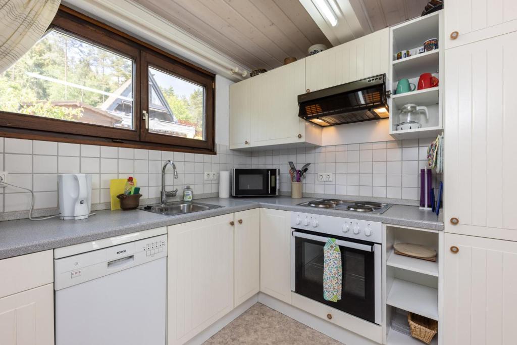 Kuchyň nebo kuchyňský kout v ubytování Ferienhaus Düperthal