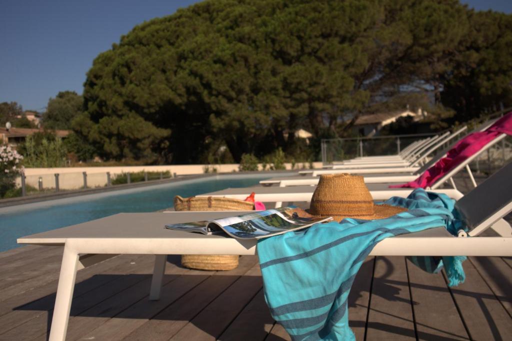 Foto dalla galleria di CALADEA Locations de Vacances 5 étoiles, piscine chauffée a Porto Vecchio