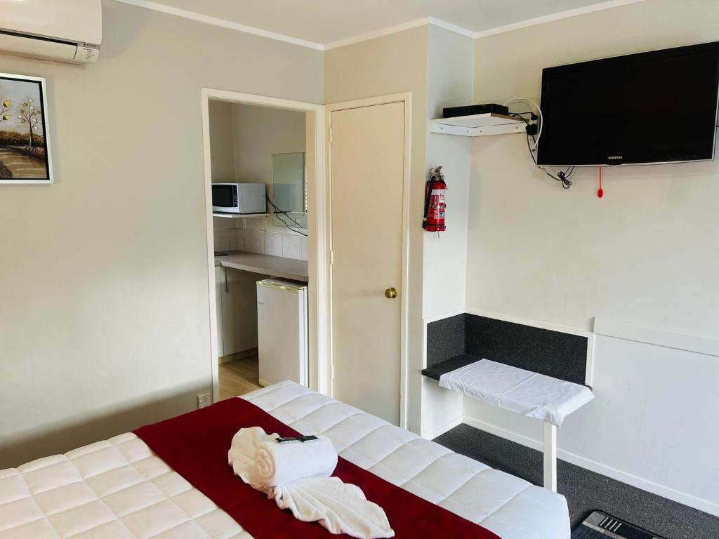 TV a/nebo společenská místnost v ubytování Monument Motor Lodge Papakura
