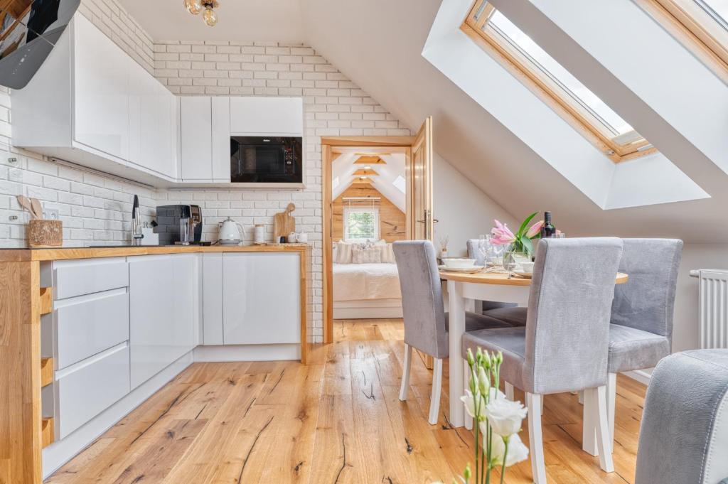 Karkonoski Klimat - domek i apartamenty z sauną, balią i jacuzzi - Appartement Met Uitzicht Op De Bergen